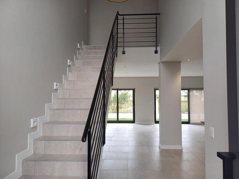 To Let 4 Bedroom Property for Rent in Somerset West Western Cape